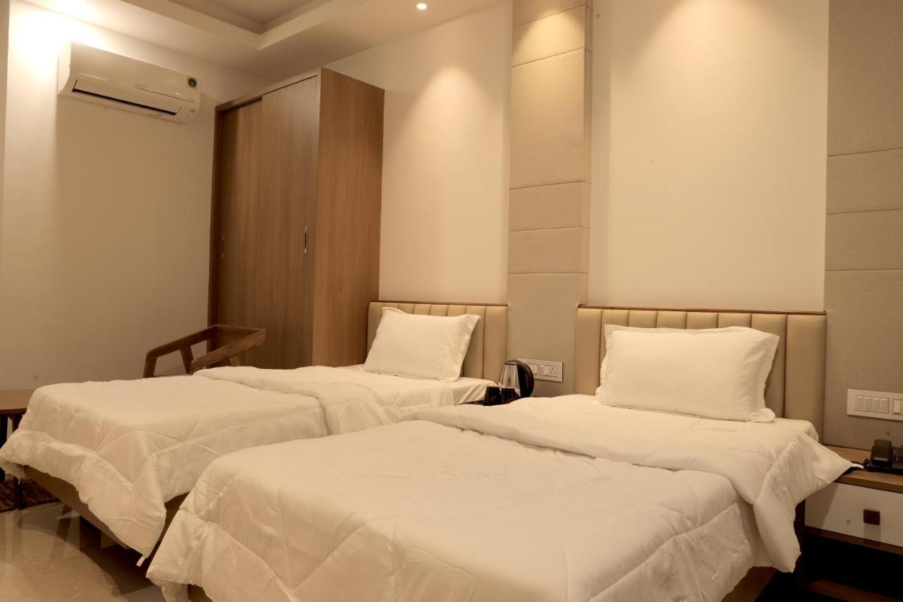 The Presidential Suites Bhuj Exterior photo